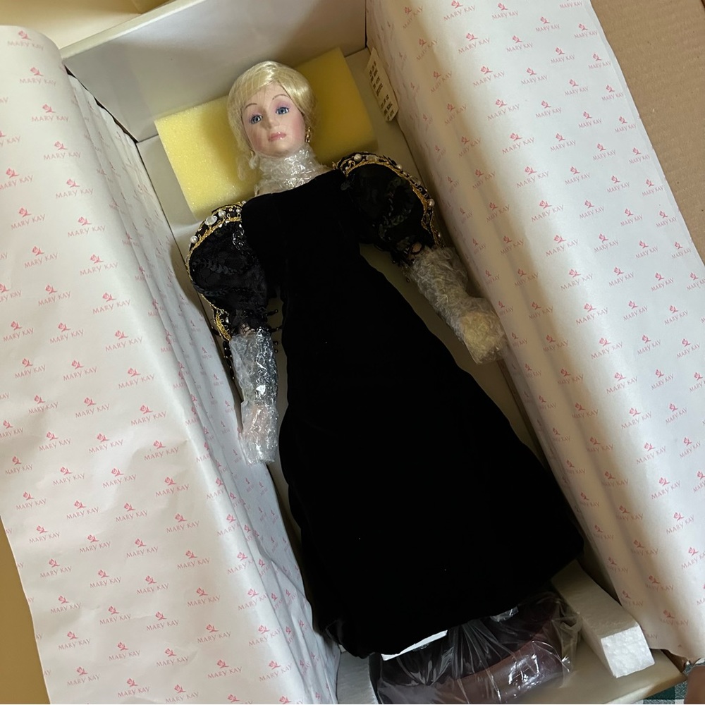 Vintage Authentic Mary Kay Ash 30th Anniversary Collector's Doll Porcelain 17"